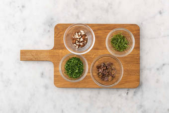 Couper les garnitures