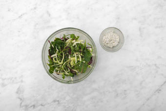 Preparare insalata e salsa