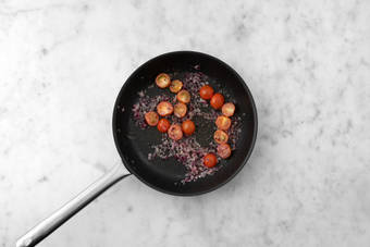 Cherrytomaten bakken