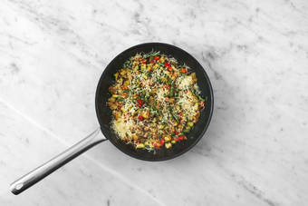 Aardappelen en bonen bakken