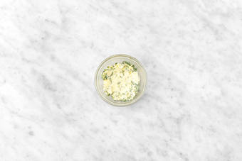 Préparer le beurre aux herbes