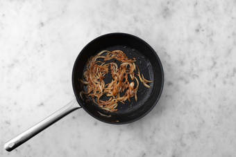 Carameliza la cebolla