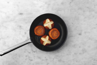 Laugenbrötchen toasten