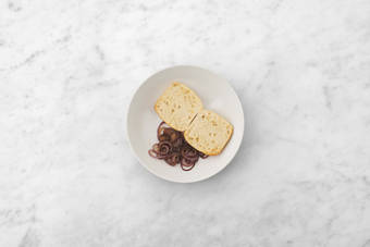 Grill onions and ciabatta