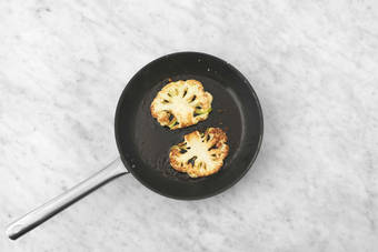 Bloemkoolsteak bakken