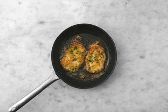 Schnitzel braten