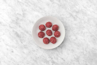 Form meatballs