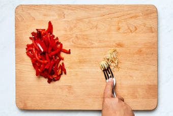 SLICE PEPPER & MASH GARLIC