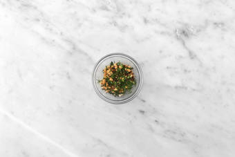 Gör jordnötscrunch