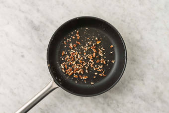 Griller les noix de pécan