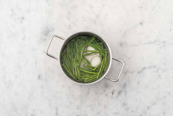 Ei en sperziebonen koken