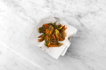 Preparare i fiori di zucchina