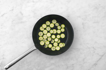 Cuocere le chips di zucchine