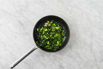 Prei en spinazie bereiden 