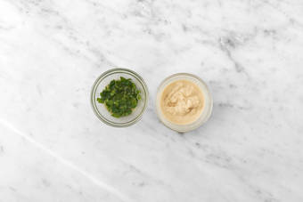 Préparer la sauce et vinaigrette