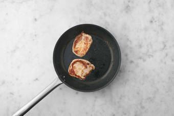 Cuire l'escalope de jambon