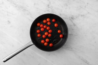 Cuocere i pomodorini