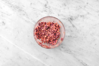 Préparer la salade de carotte et pomme