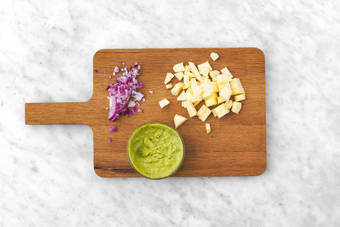 Gör guacamole