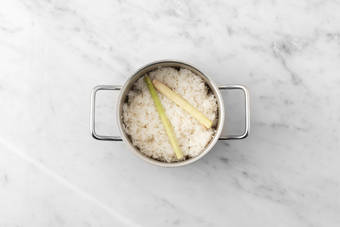 Cook lemongrass rice