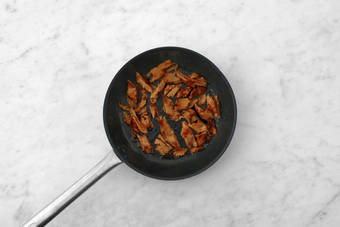 Colorer les émincés végétariens 