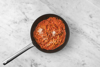 La sauteuse prend le relais