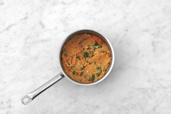 Préparer la sauce à la harissa hantée