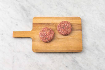 Cocina las hamburguesas