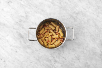 Combina los ingredientes