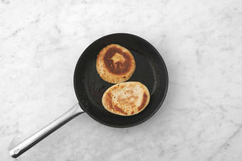 Fry halloumi and flatbread bread