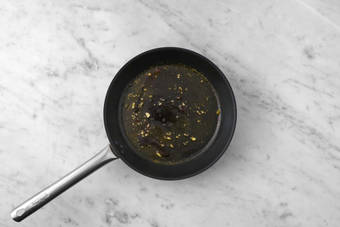 Préparer la sauce à l'orange