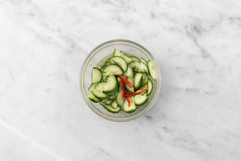 Für den Gurkensalat