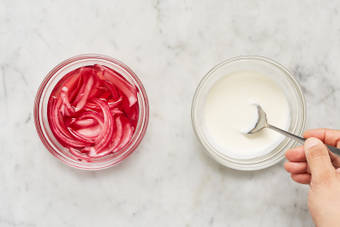 PICKLE ONION & MAKE SAUCE