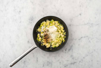 À la poêle tout s'emmêle