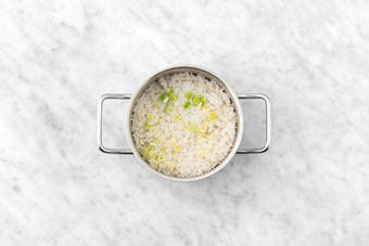 Le riz passe à la casserole