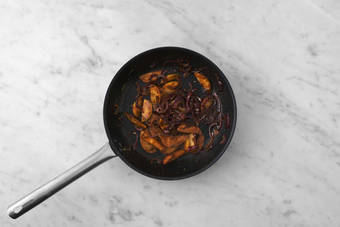 La poêle prend le relais