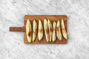 Cuire l'aubergine au micro-ondes