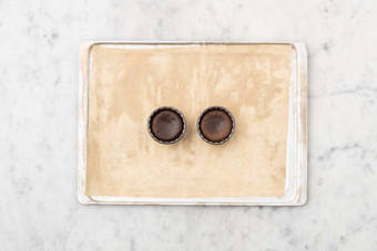 Enfourner les fondants au chocolat