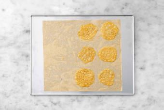 Préparer les chips de parmesan