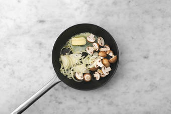 Pilze schmoren
