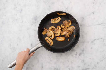 Portobello-Pilze braten