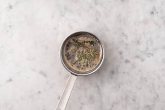 Preparare il burro noisette 