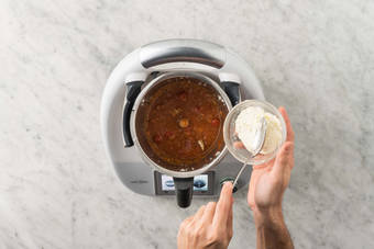 Soße kochen & Kartoffeln backen