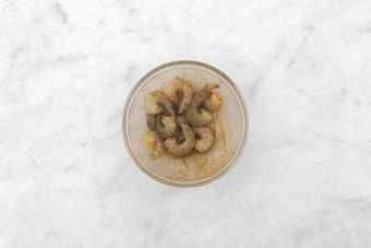 Mariner les crevettes