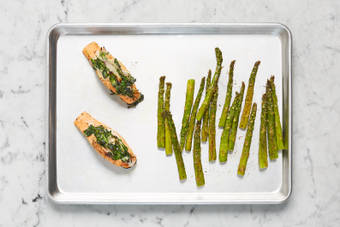 COOK SALMON & ASPARAGUS