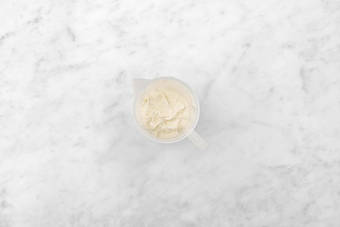 Kräuter-Aioli mixen