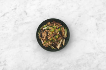 Tout le monde à table !