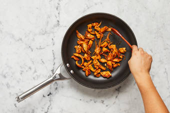 COOK CHICKEN & SHALLOT