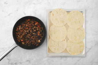 Préparer la garniture