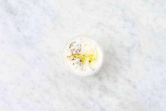 Preparare la salsa yogurt